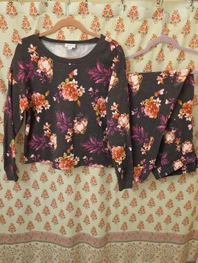 LuLaRoe Lulu Pants And Sweatshirt Set with Pink & Orange Floral Print